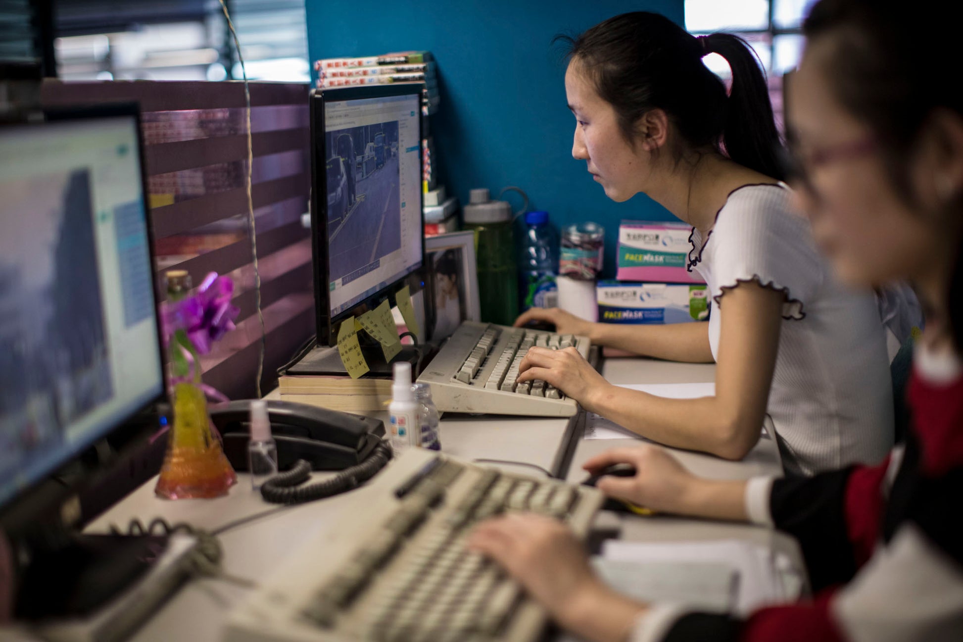 大數據時代 <br><span style="color: #2bb6c9" class="highlight-intro">您好，在政府數據庫的您是 19.84 GB</span> - 端 Mall