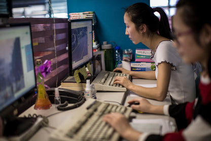 大數據時代 <br><span style="color: #2bb6c9" class="highlight-intro">您好，在政府數據庫的您是 19.84 GB</span> - 端 Mall