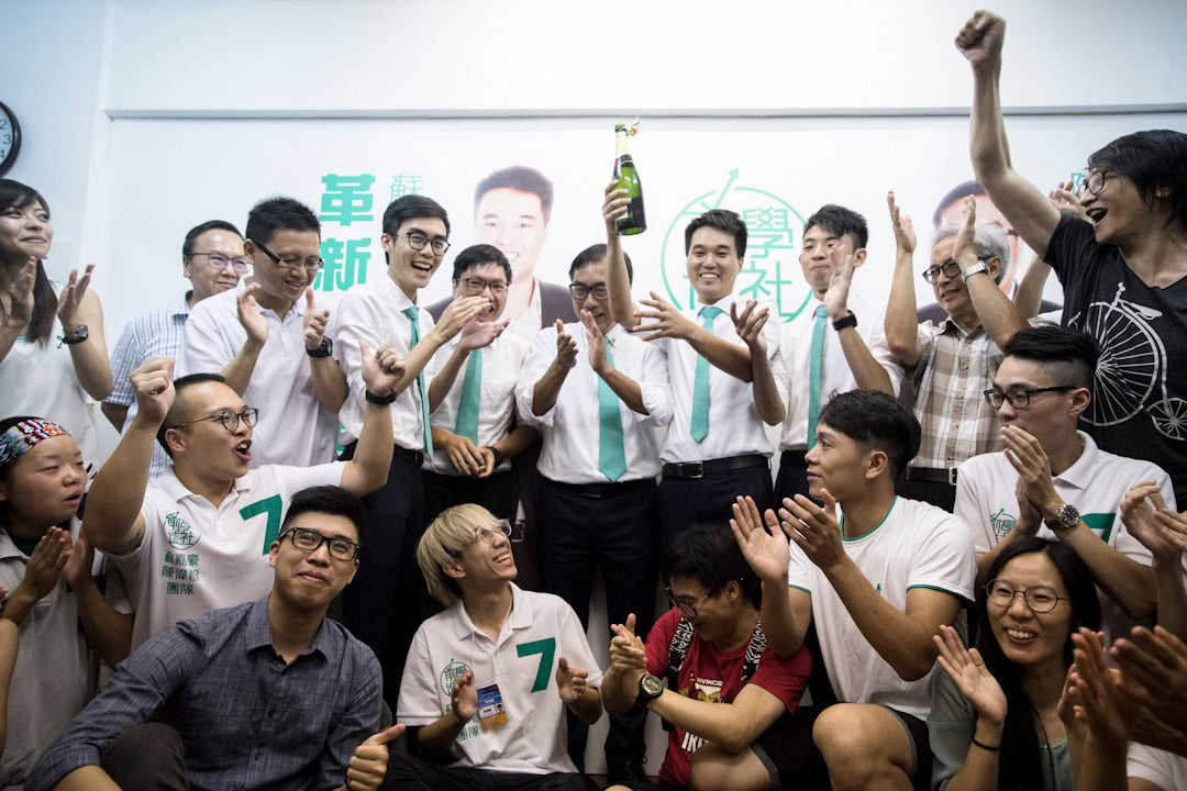 浪潮涌動：青年世代的抗爭 <br><span style="color: #2bb6c9" class="highlight-intro">為你描摹青年世代畫像，解讀這一股涌動的青年浪潮</span> - 端 Mall